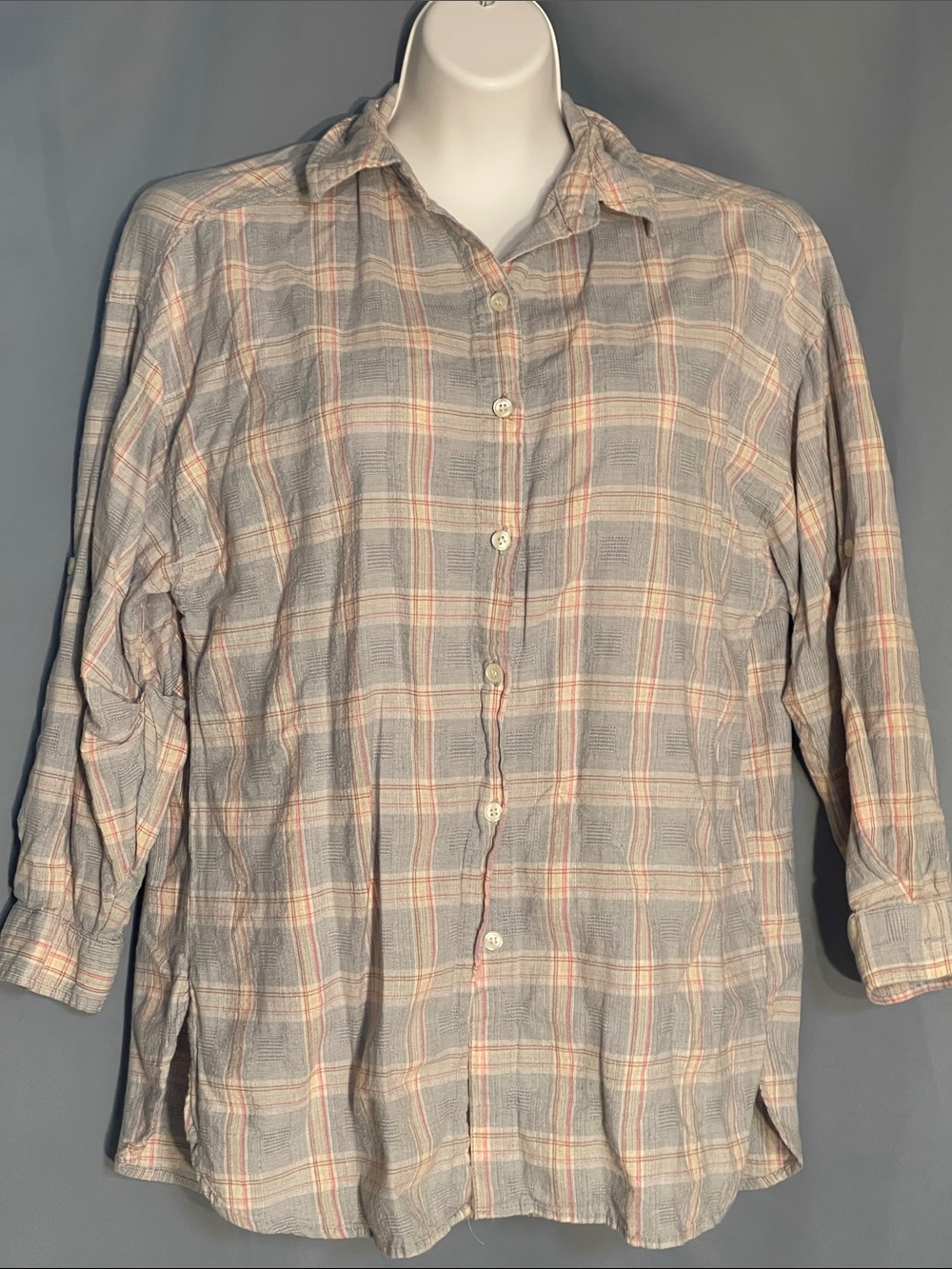 Casual Light Gray Plaid Button-Down Shirt with Peach Accents